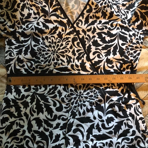 UA Scrubs size xs black and white scrub top - Picture 5 of 8